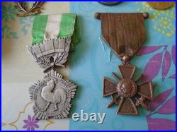 10 Decorations Civiles Et Militaires. (1 Croix De Guerre Funeraire)