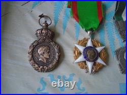 10 Decorations Civiles Et Militaires. (1 Croix De Guerre Funeraire)