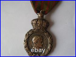 10 Decorations Civiles Et Militaires. (1 Croix De Guerre Funeraire)