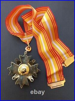 2187/MED Médaille Commandeur Ordre à identifier avec boîte