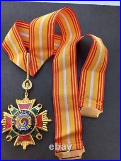 2187/MED Médaille Commandeur Ordre à identifier avec boîte