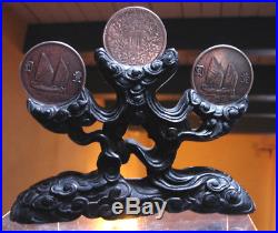 3 Médailles En Argent Massif avec présentoir en bois sculpté