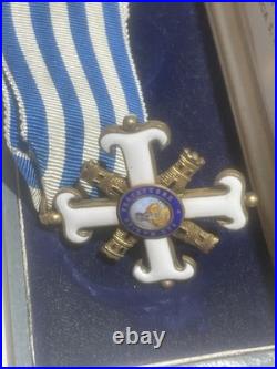 Ancienne médaille de l'Ordre de Saint-Marin