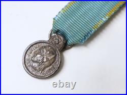 Ancienne série de 10 Médailles miniatures réductions dont deux broches militaire