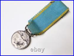 Ancienne série de 10 Médailles miniatures réductions dont deux broches militaire