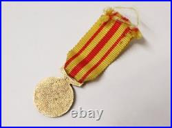 Ancienne série de 10 Médailles miniatures réductions dont deux broches militaire