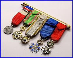 Barrette avec 4 Ordres +1 Médaille miniatures. France. Or, argent