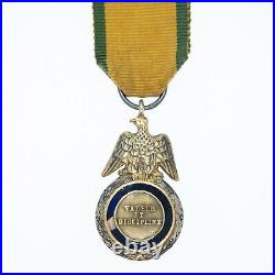 Beau modèle miniature de la médaille militaire du Second Empire. Bombée des deu