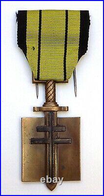 Boite + Croix / Ordre de la Libération MdP BR, poignée striée sur ses 4 faces