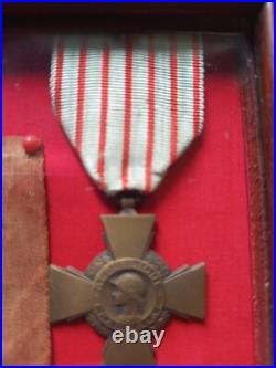 Cadre avec médailles militaires de la guerre 14/18 porte bohneur