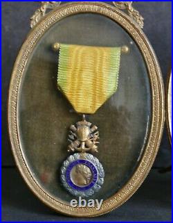 Cadre porte photo, présentoir à médailles, double style Empire Napoléon III