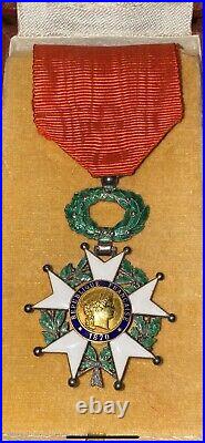 Chevalier Ordre de la Légion d'Honneur. III°République. Émaux, Verme, Or. Écrin