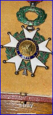 Chevalier Ordre de la Légion d'Honneur. III°République. Émaux, Verme, Or. Écrin