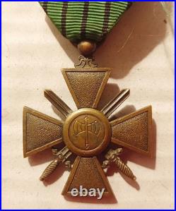 Croix De Guerre / Lvf Tricolore Speer / Ancien