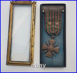 Croix de Guerre 1914-1917, deux étoiles, dans un cadre gravé au dos
