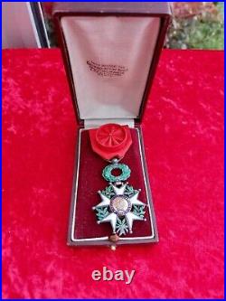 Croix de la légion d'honneur en argent modèle bijoutier III° rép écrin Auroc WW2