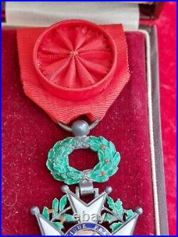 Croix de la légion d'honneur en argent modèle bijoutier III° rép écrin Auroc WW2