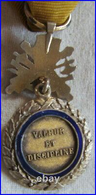 DEC6671 MEDAILLE MILITAIREà anneau, fabrication LEMAITRE