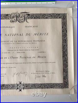 DIPLOME OFFICIER ORDRE NATIONAL DU MERITE 1966 signé Charles DE GAULLE dédicace