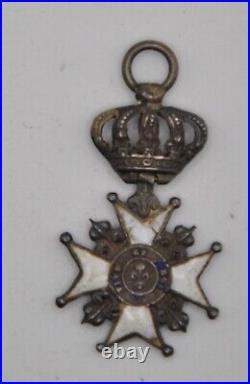 Décoration Médaille Croix De l'Ordre Du Lys d = 20 x 38 mm en l'état