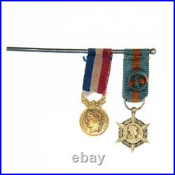 Deux médaille miniatures Médaille d'honneur du sauvetage en or. Ruban