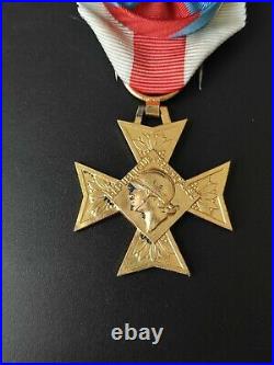 France Medaille Ou Croix D'officier De L'ordre Du Merite Militaire En Vermeil