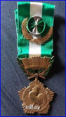 France Médaille des collectivités locales classe or, bélière émaillée vermeil