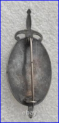 GUERRE 1914-1918 INSIGNE DES BLESSES EN ARGENT en forme de bouclier