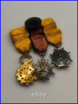 Goupille trois médailles miniatures Ordre Équateur, Espagne