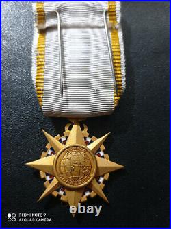 I160 Médaille superbe officier du mérite commercial french medal