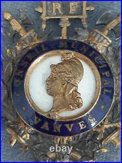 Insigne medaille marianne decoration de fonction conseil municipal Vanves 92