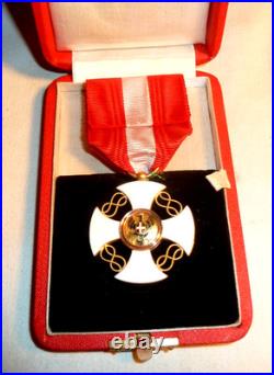 Italie Médaille De L'ordre National De La Couronne Or 18 Carats Et Écrin Cuir