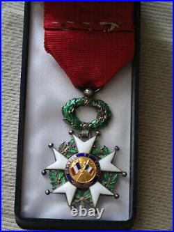 Légions d'honneur (Lot de trois 3ème, 4ème et 5ème République)