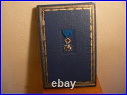 Livre medaille ordre du merite 1974 collection
