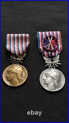 Lot 2 Médailles D'honneur Postes Télécommunications Attribuées Bronze + Argent