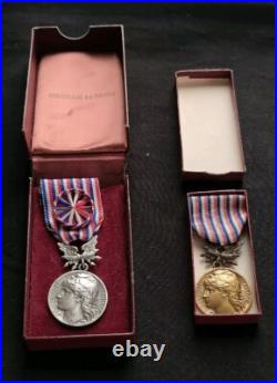 Lot 2 Médailles D'honneur Postes Télécommunications Attribuées Bronze + Argent