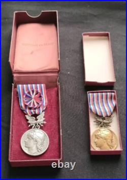 Lot 2 Médailles D'honneur Postes Télécommunications Attribuées Bronze + Argent