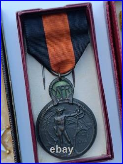 Lot 3 Médailles Belges WWI WWII Ordre Croix Guerre Victoire 1940 1945 Boîtes