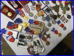 Lot De 55 Medailles Decoration Ancienne