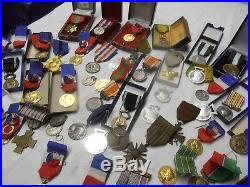 Lot De 55 Medailles Decoration Ancienne