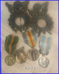Lot Médailles Militaires Insignes