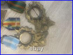 Lot Médailles Militaires Insignes