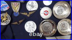 Lot Objets Armee Air Veste Coupelles Medailles Ecussons Divers