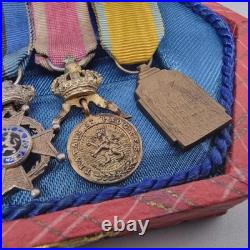 Lot de 4 médailles de décoration militaire / quelques défauts d'émail /