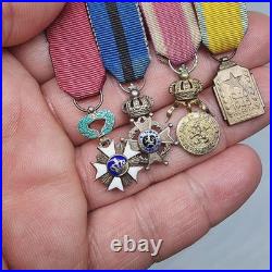 Lot de 4 médailles de décoration militaire / quelques défauts d'émail /