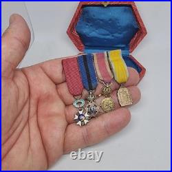 Lot de 4 médailles de décoration militaire / quelques défauts d'émail /