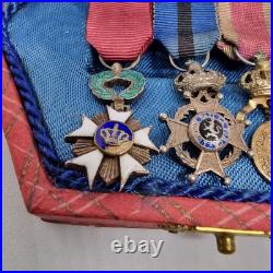 Lot de 4 médailles de décoration militaire / quelques défauts d'émail / belge