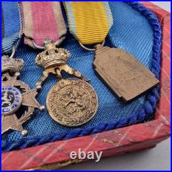 Lot de 4 médailles de décoration militaire / quelques défauts d'émail / belge