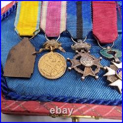 Lot de 4 médailles de décoration militaire / quelques défauts d'émail / belge