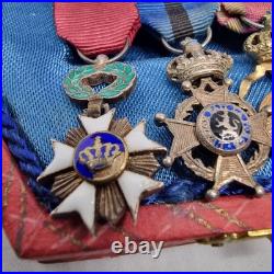 Lot de 4 médailles de décoration militaire / quelques défauts d'émail / belge